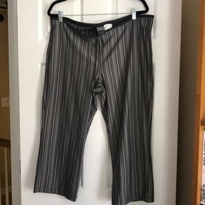 Nike Dri-Fit cropped yoga pants - size XL